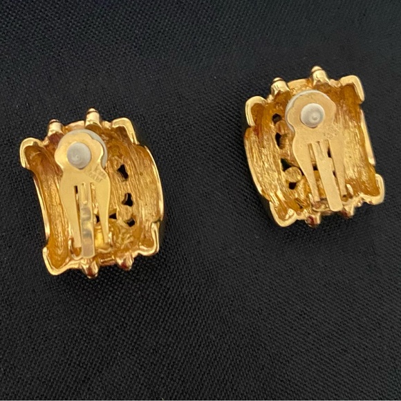 Joan Rivers faux blue and white cabachons clip on earrings - Picture 5 of 8